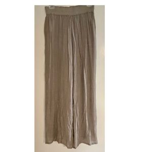 Khaki woman’s beach pants. Wide leg. Apt 9. M